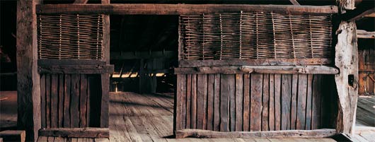 En la separación entre el pajar y el secadero de frutos se utilizaban mamparos de tabla y entramados de verganazo hecho con varas de avellano, para facilitar la ventilación interior