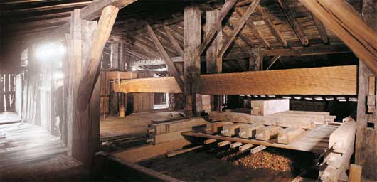 El lagar de viga ocupa la totalidad de la planta superior del caserío 